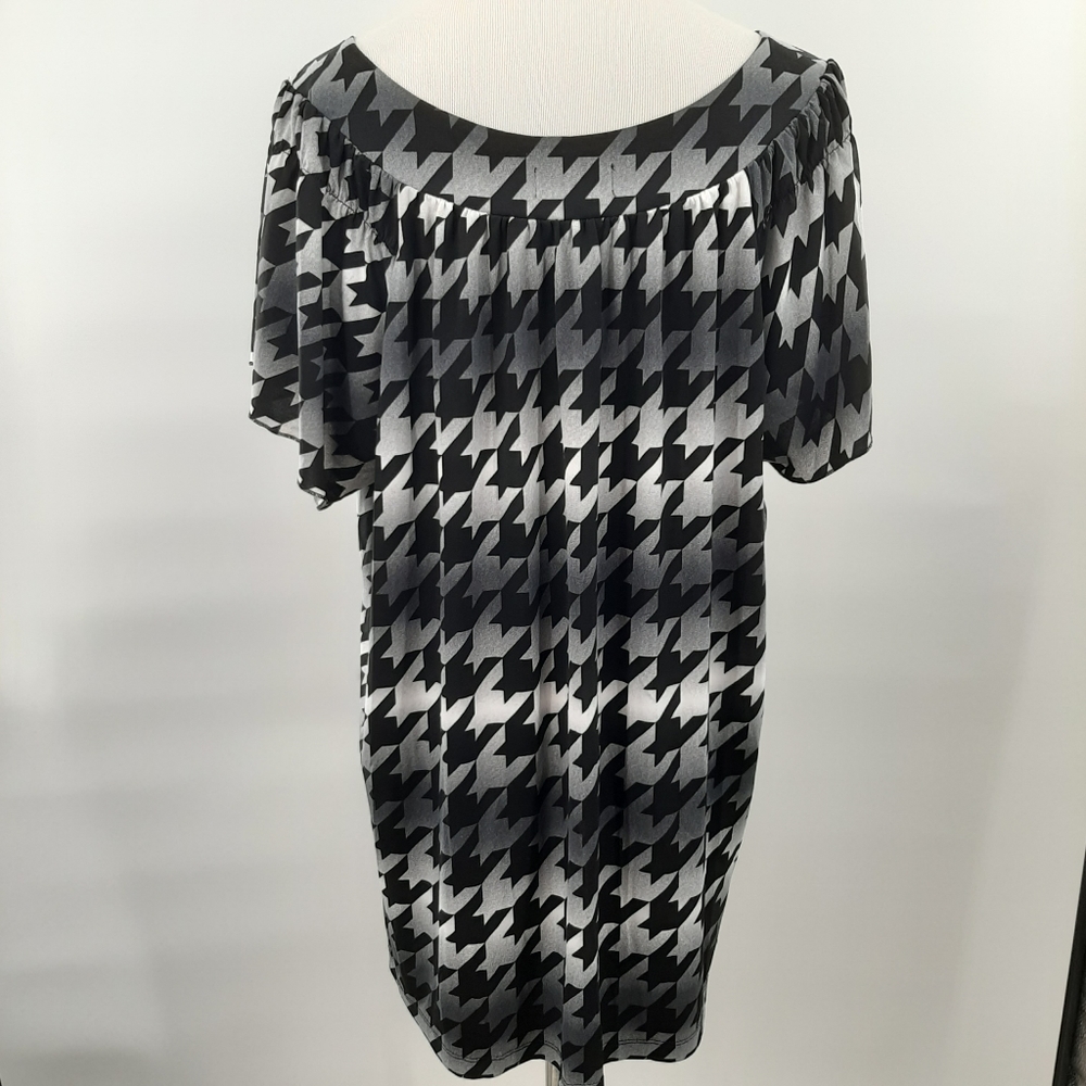 Maurices Flutter Style Sleeve Top In Size 3x - image 3